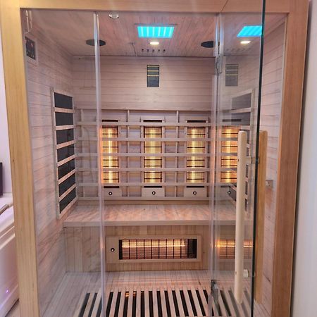 New In Gdansk! Red Room In The Heart Of Gdansk - Bdsm - With A Luxury Jacuzzi And Access To A Sauna מראה חיצוני תמונה
