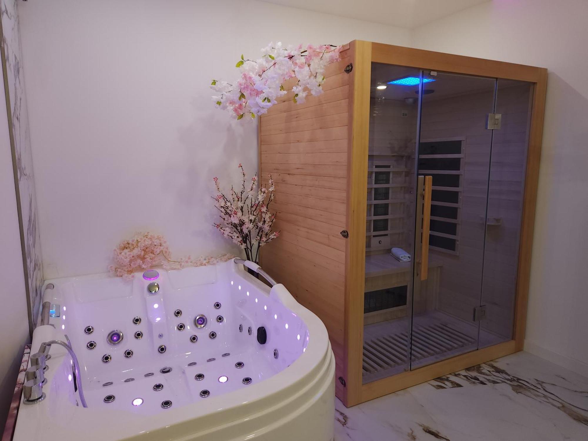 New In Gdansk! Red Room In The Heart Of Gdansk - Bdsm - With A Luxury Jacuzzi And Access To A Sauna מראה חיצוני תמונה