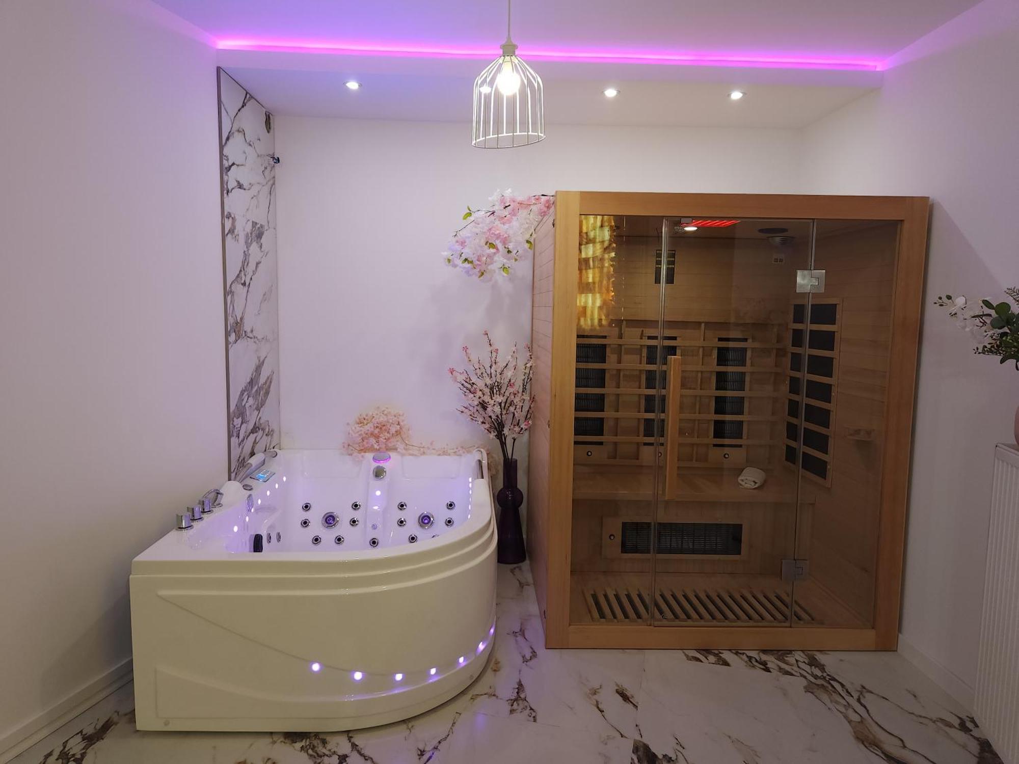 New In Gdansk! Red Room In The Heart Of Gdansk - Bdsm - With A Luxury Jacuzzi And Access To A Sauna מראה חיצוני תמונה
